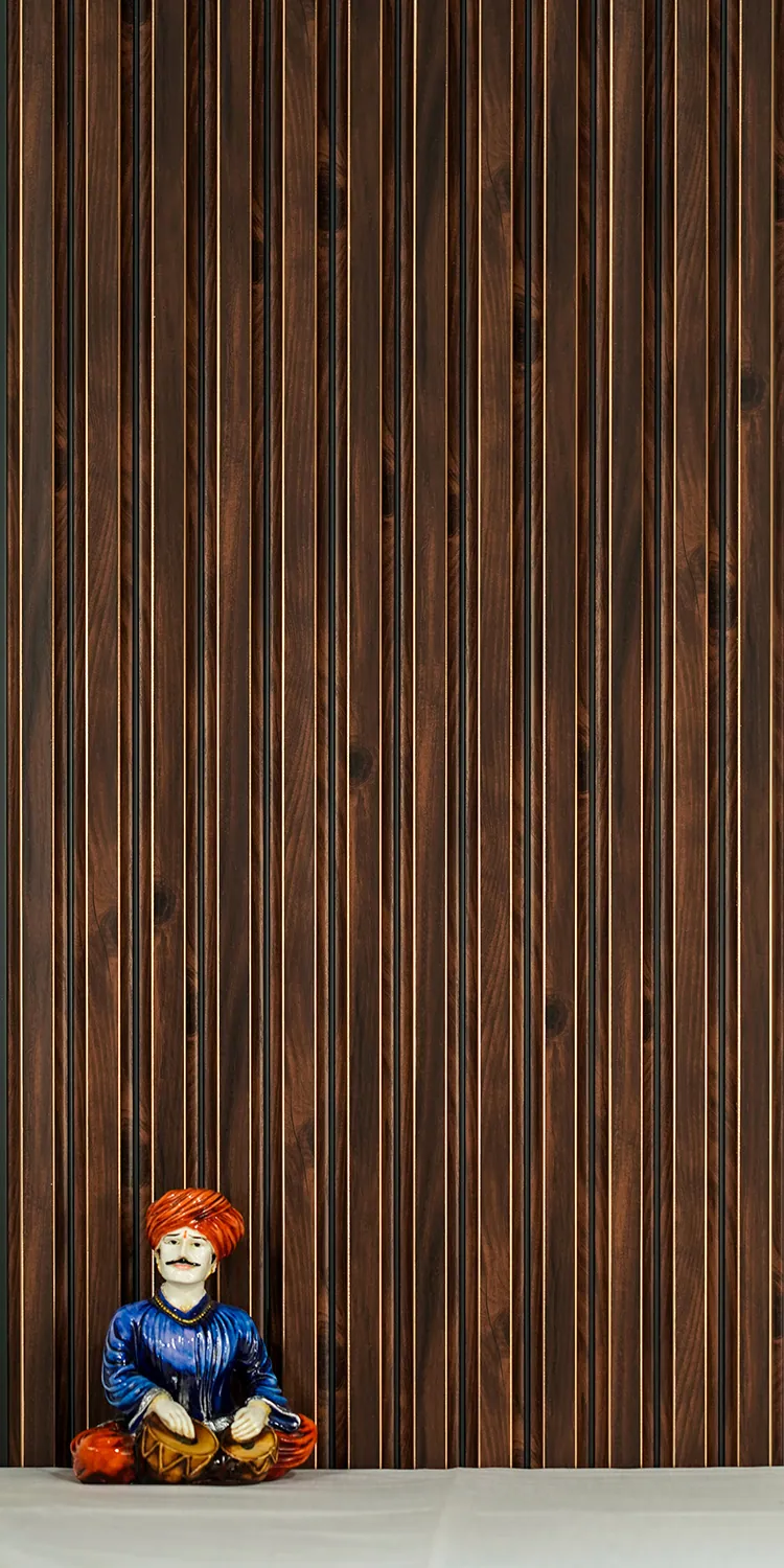 1043 — High Gloss decorative surface